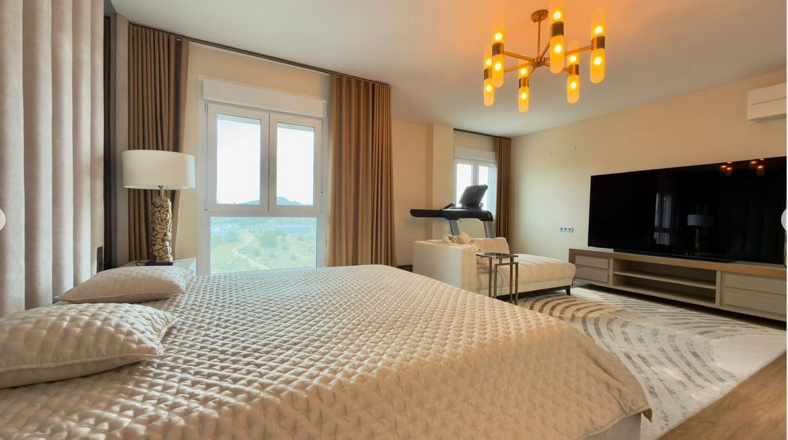 Luxury penthouse on the seafront with 4 bedrooms and a large solarium in Playa del Torres, Villajoyosa