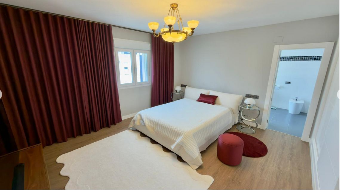 Luxury penthouse on the seafront with 4 bedrooms and a large solarium in Playa del Torres, Villajoyosa
