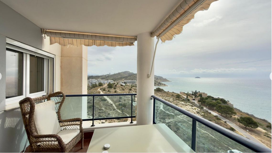 Luxury penthouse on the seafront with 4 bedrooms and a large solarium in Playa del Torres, Villajoyosa