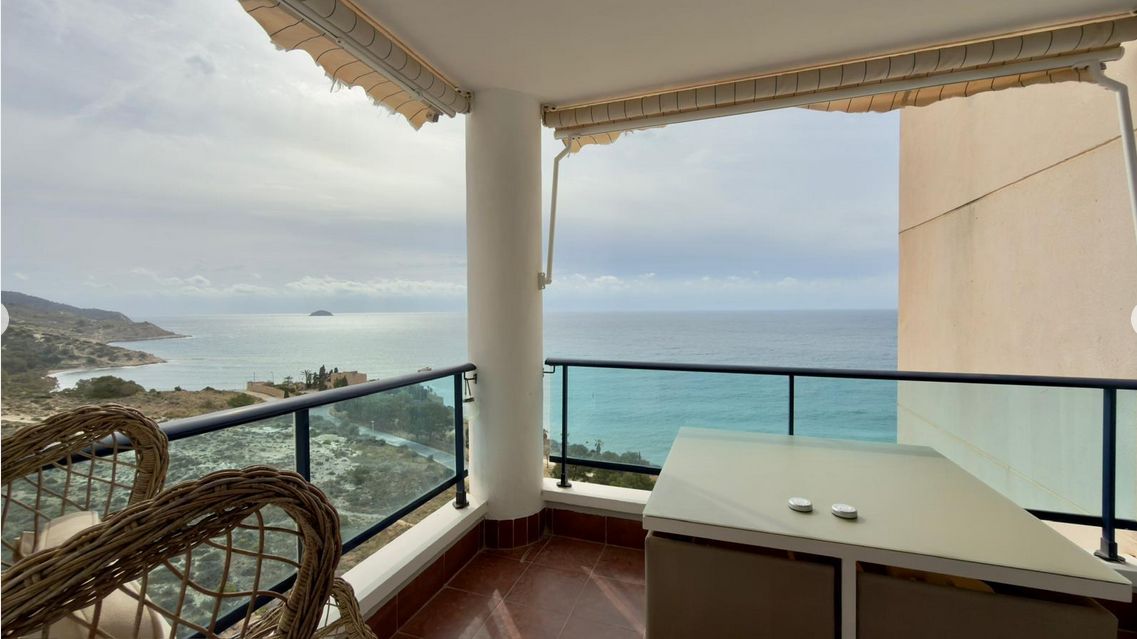 Luxury penthouse on the seafront with 4 bedrooms and a large solarium in Playa del Torres, Villajoyosa