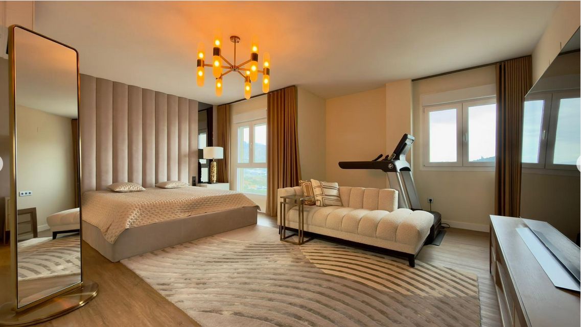 Luxury penthouse on the seafront with 4 bedrooms and a large solarium in Playa del Torres, Villajoyosa