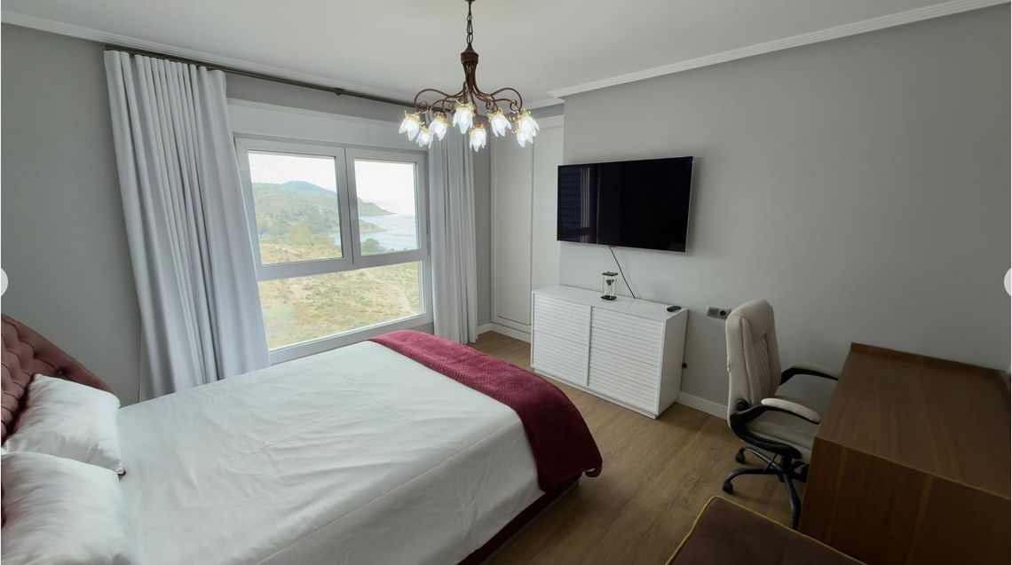 Luxury penthouse on the seafront with 4 bedrooms and a large solarium in Playa del Torres, Villajoyosa