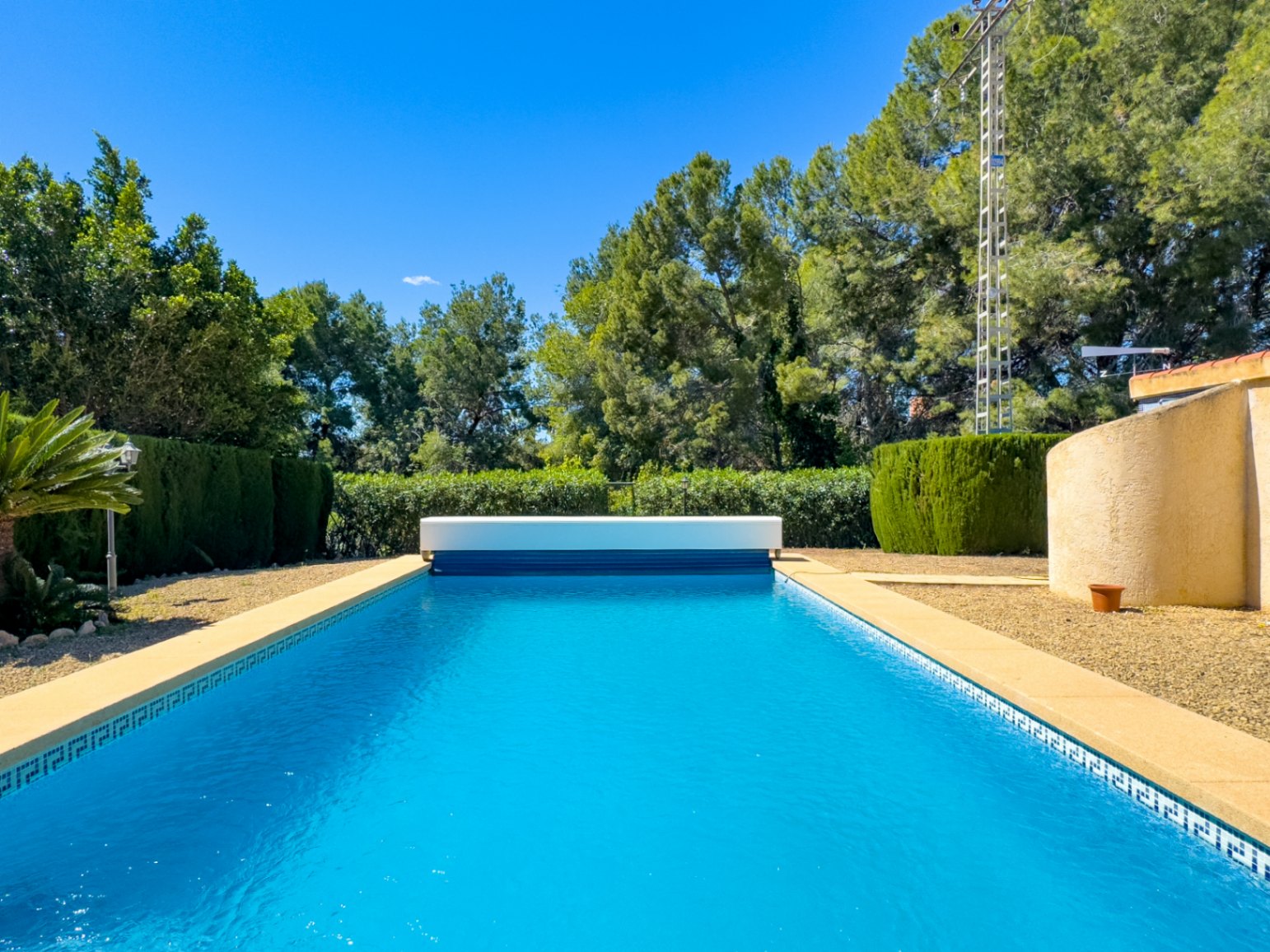 Villa de style méditerranéen avec 3 chambres de plain-pied et piscine à La Nucia