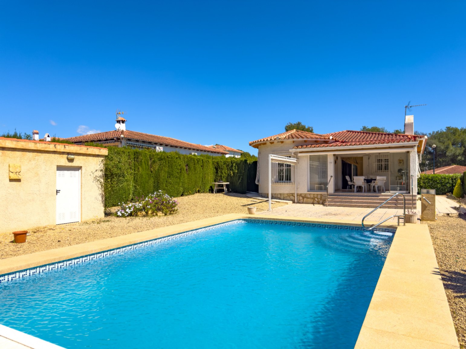Villa de style méditerranéen avec 3 chambres de plain-pied et piscine à La Nucia