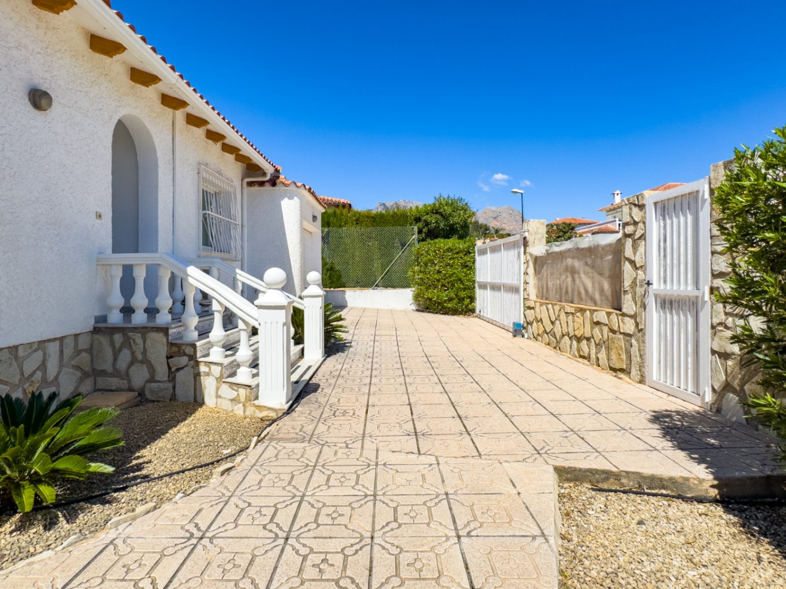 Villa de style méditerranéen avec 3 chambres de plain-pied et piscine à La Nucia