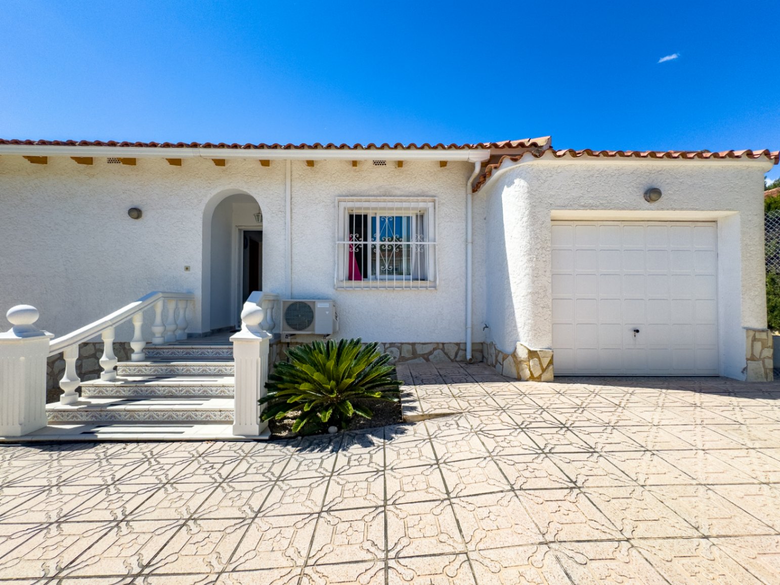 Villa de style méditerranéen avec 3 chambres de plain-pied et piscine à La Nucia