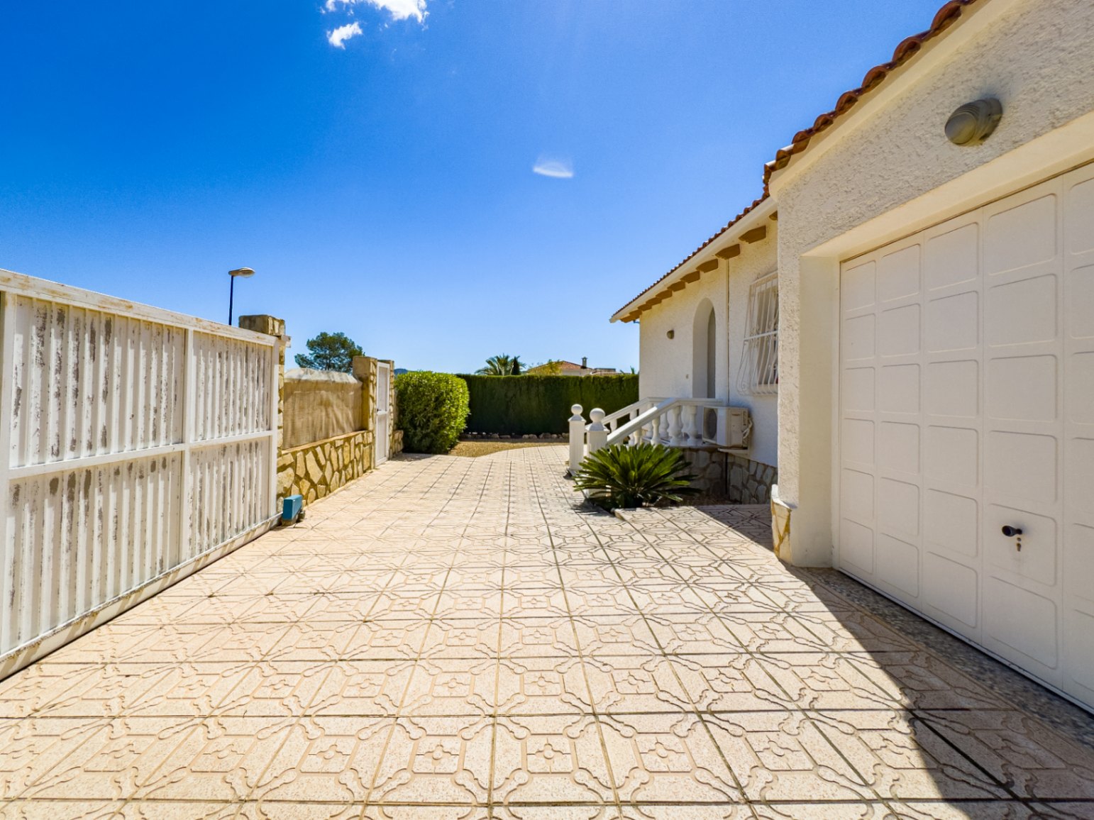 Villa de style méditerranéen avec 3 chambres de plain-pied et piscine à La Nucia