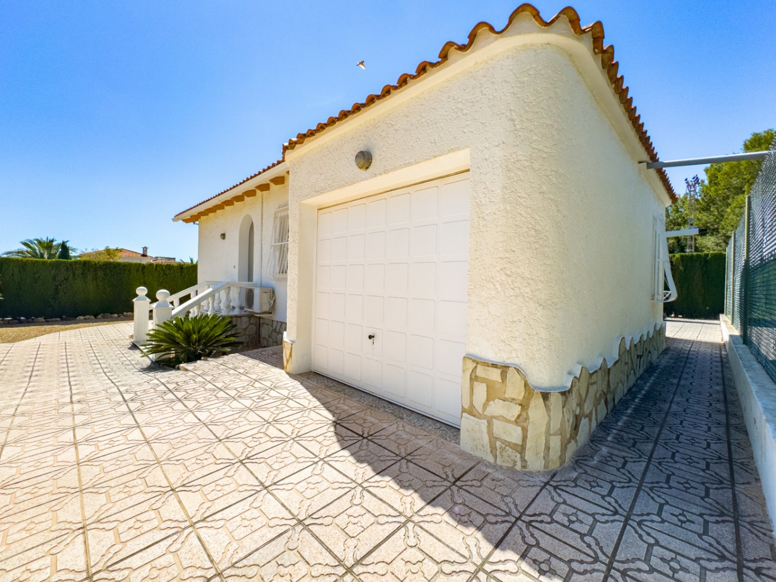Villa de style méditerranéen avec 3 chambres de plain-pied et piscine à La Nucia