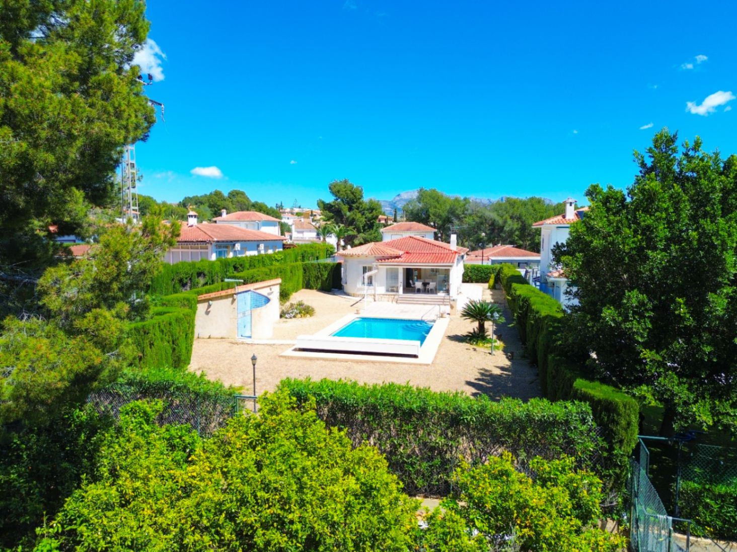 Villa de style méditerranéen avec 3 chambres de plain-pied et piscine à La Nucia