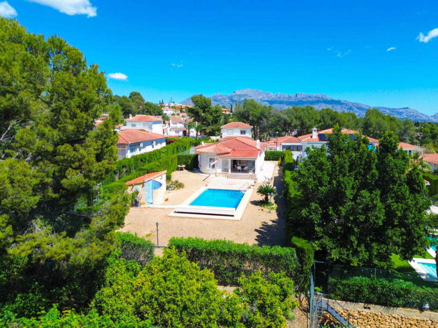 Villa de style méditerranéen avec 3 chambres de plain-pied et piscine à La Nucia