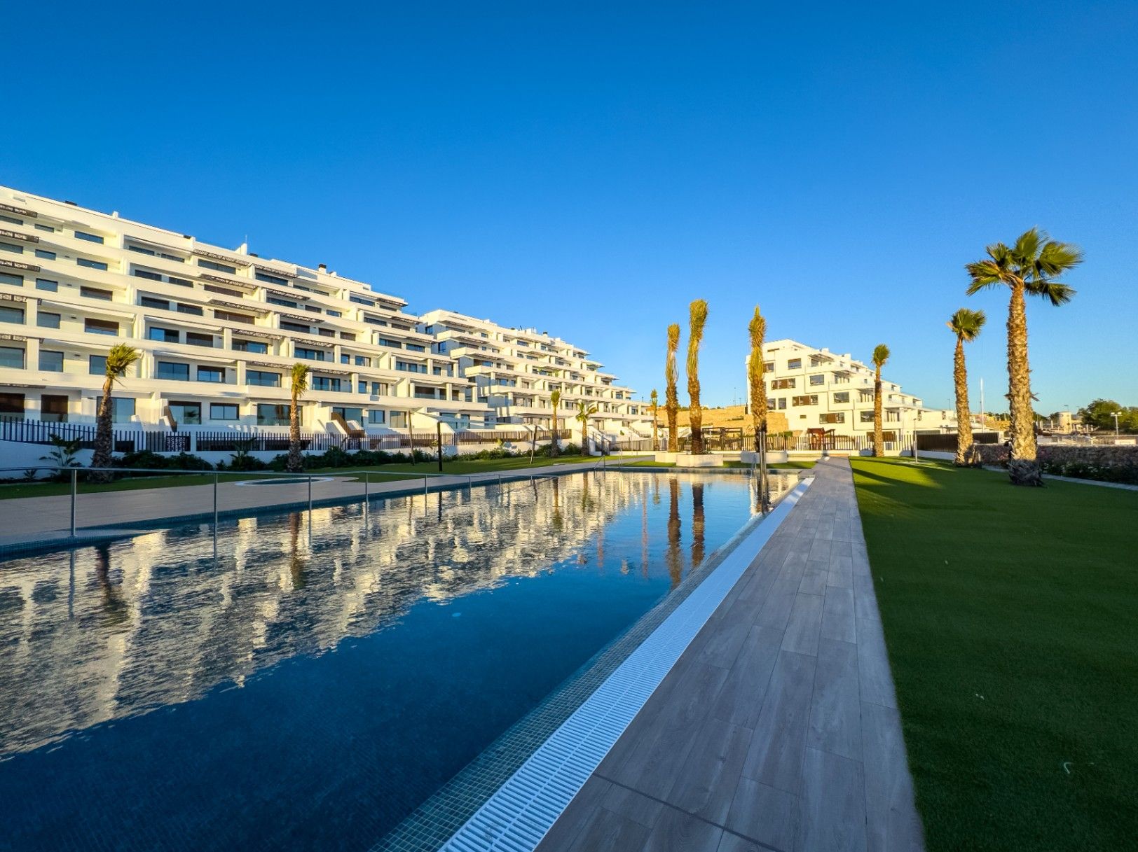 Appartement moderne neuf de 2 chambres avec vue sur mer à Finestrat