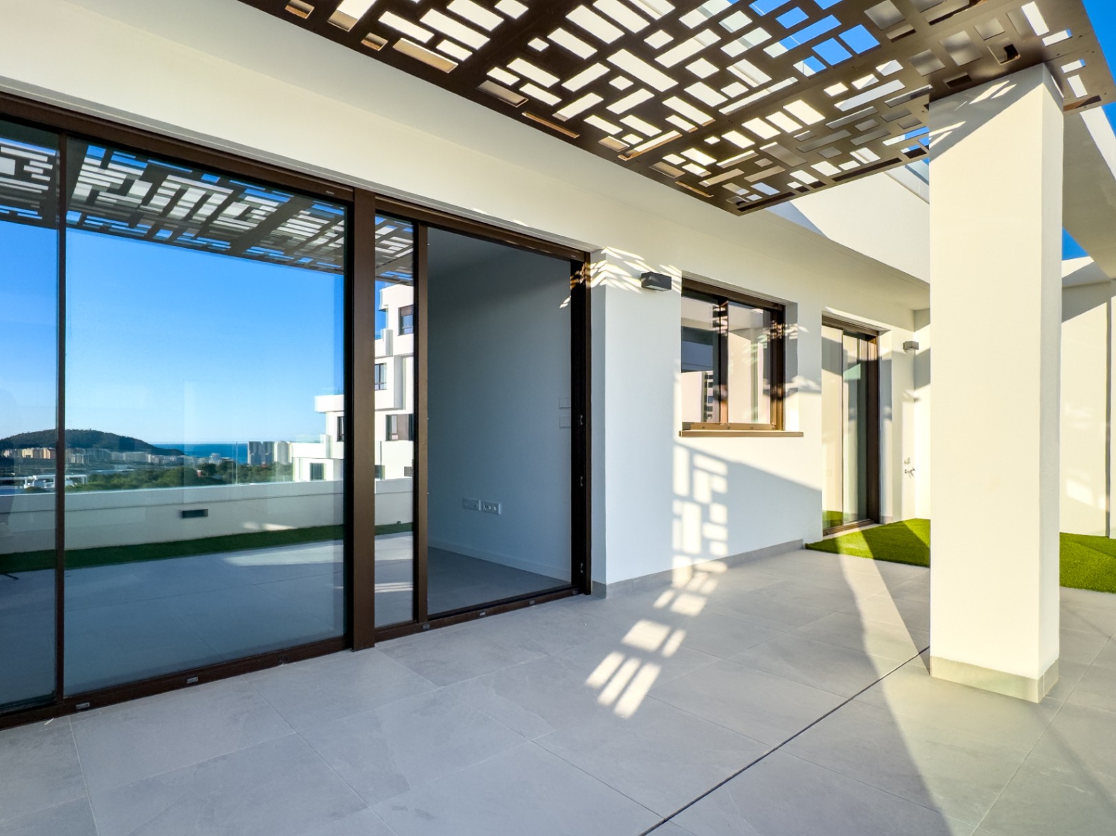 Appartement moderne neuf de 2 chambres avec vue sur mer à Finestrat