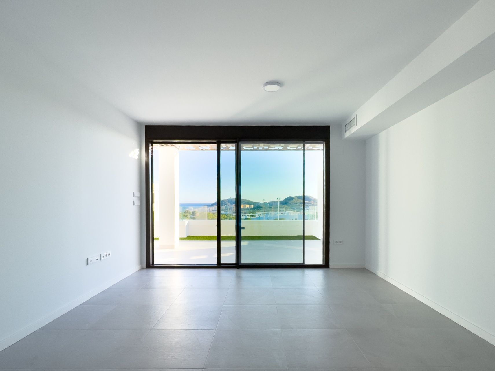 Appartement moderne neuf de 2 chambres avec vue sur mer à Finestrat