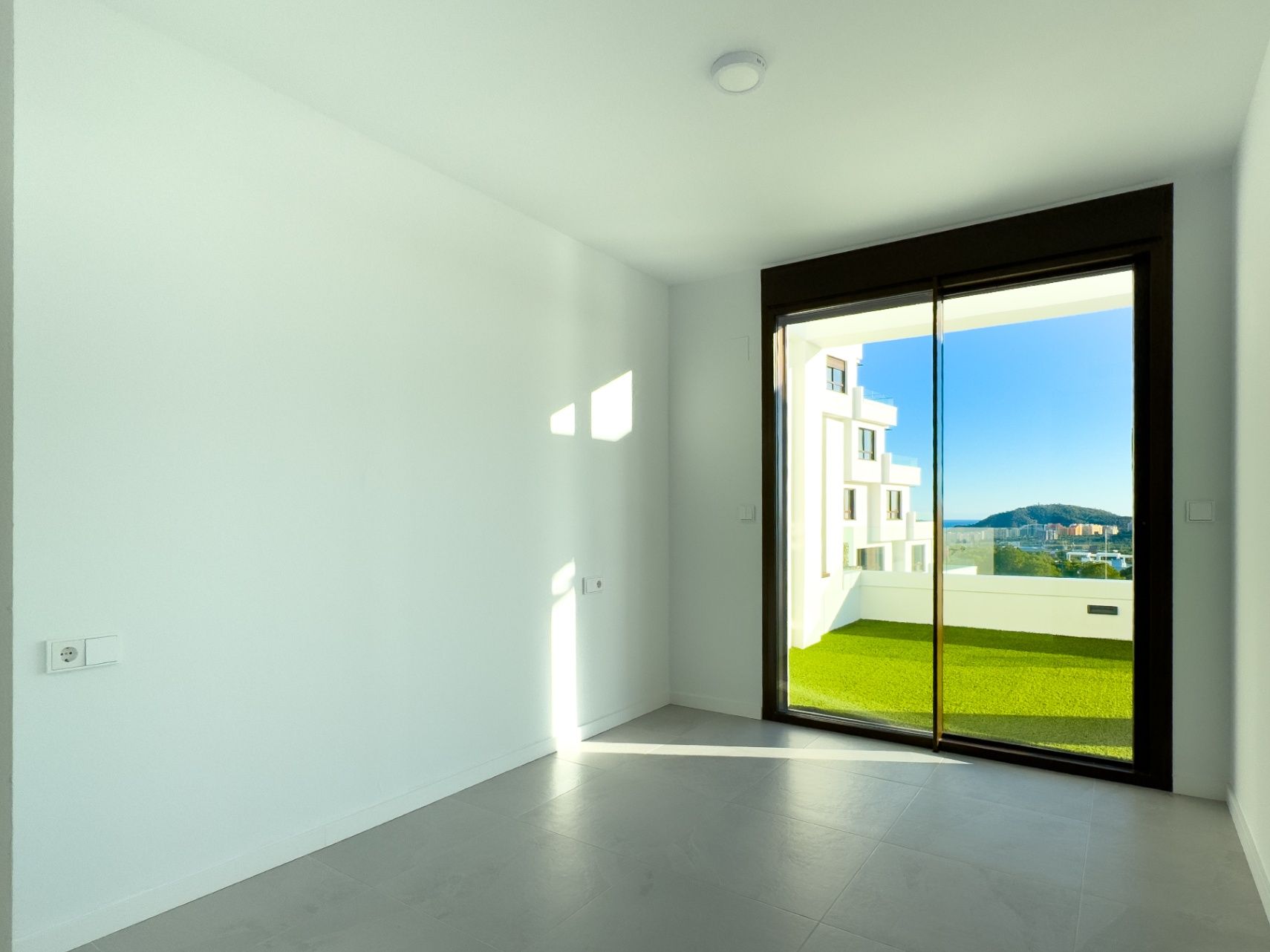 Appartement moderne neuf de 2 chambres avec vue sur mer à Finestrat