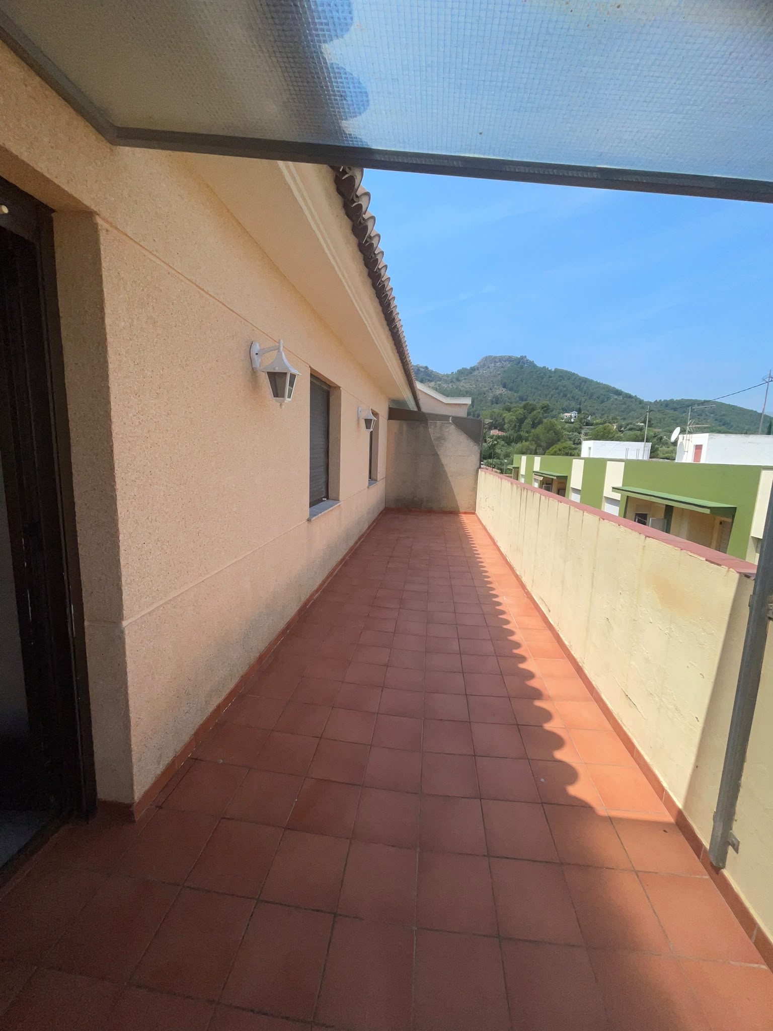 2-slaapkamerappartement met terras en uitzicht op de bergen in Orba