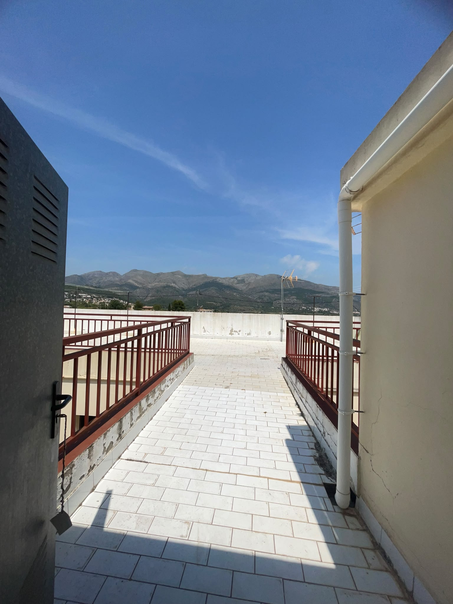 2-slaapkamerappartement met terras en uitzicht op de bergen in Orba