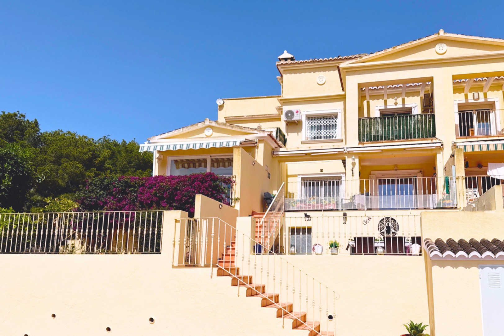 2-bed villa for sale with spectacular views, Calpe