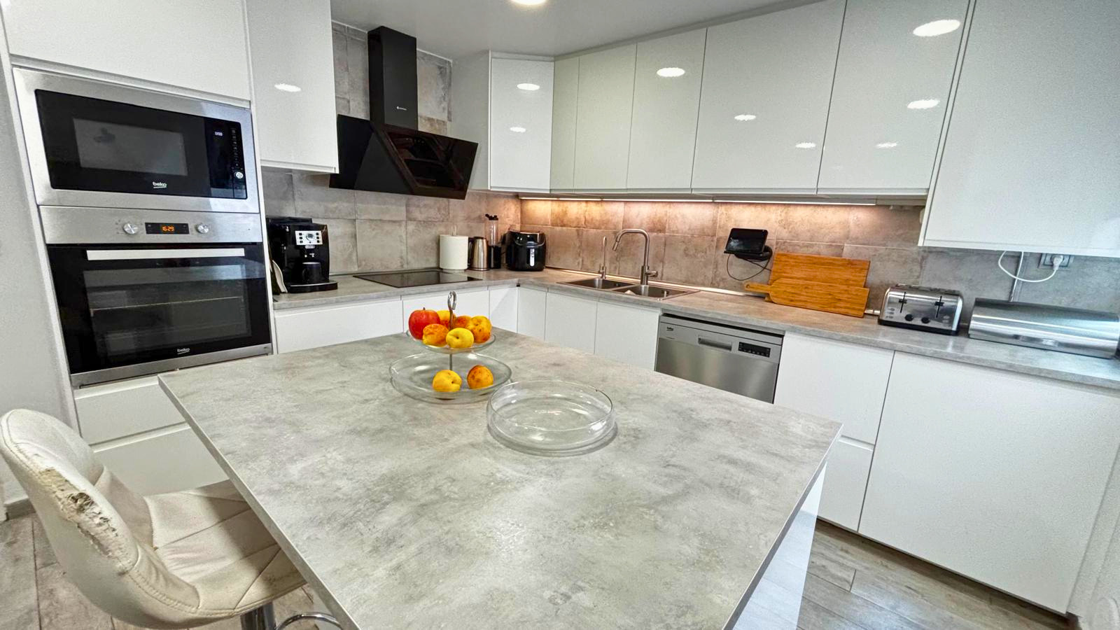 Spacious 4 bedroom apartment for sale in Altea