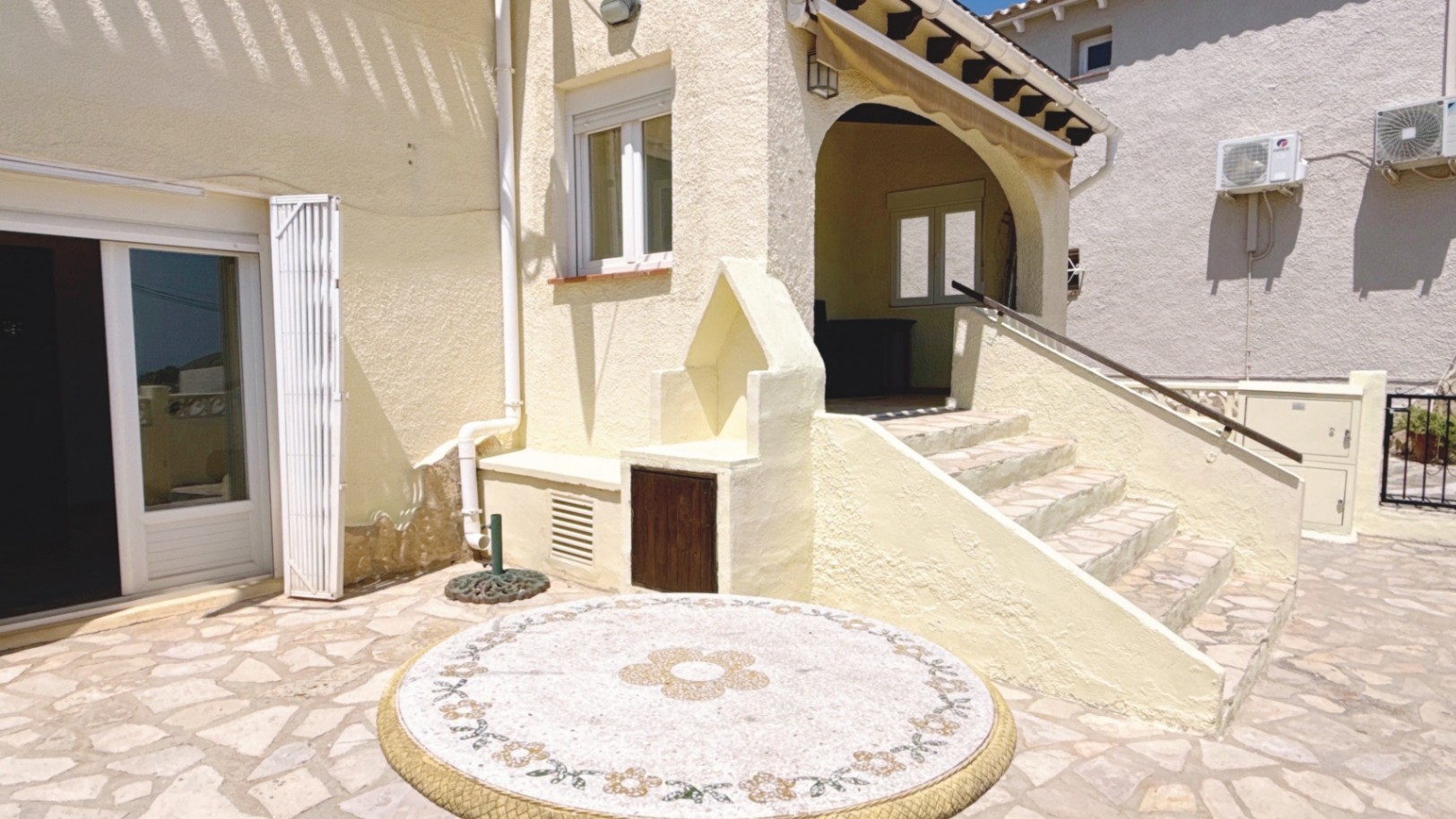 Linked Villa for sale in Moraira