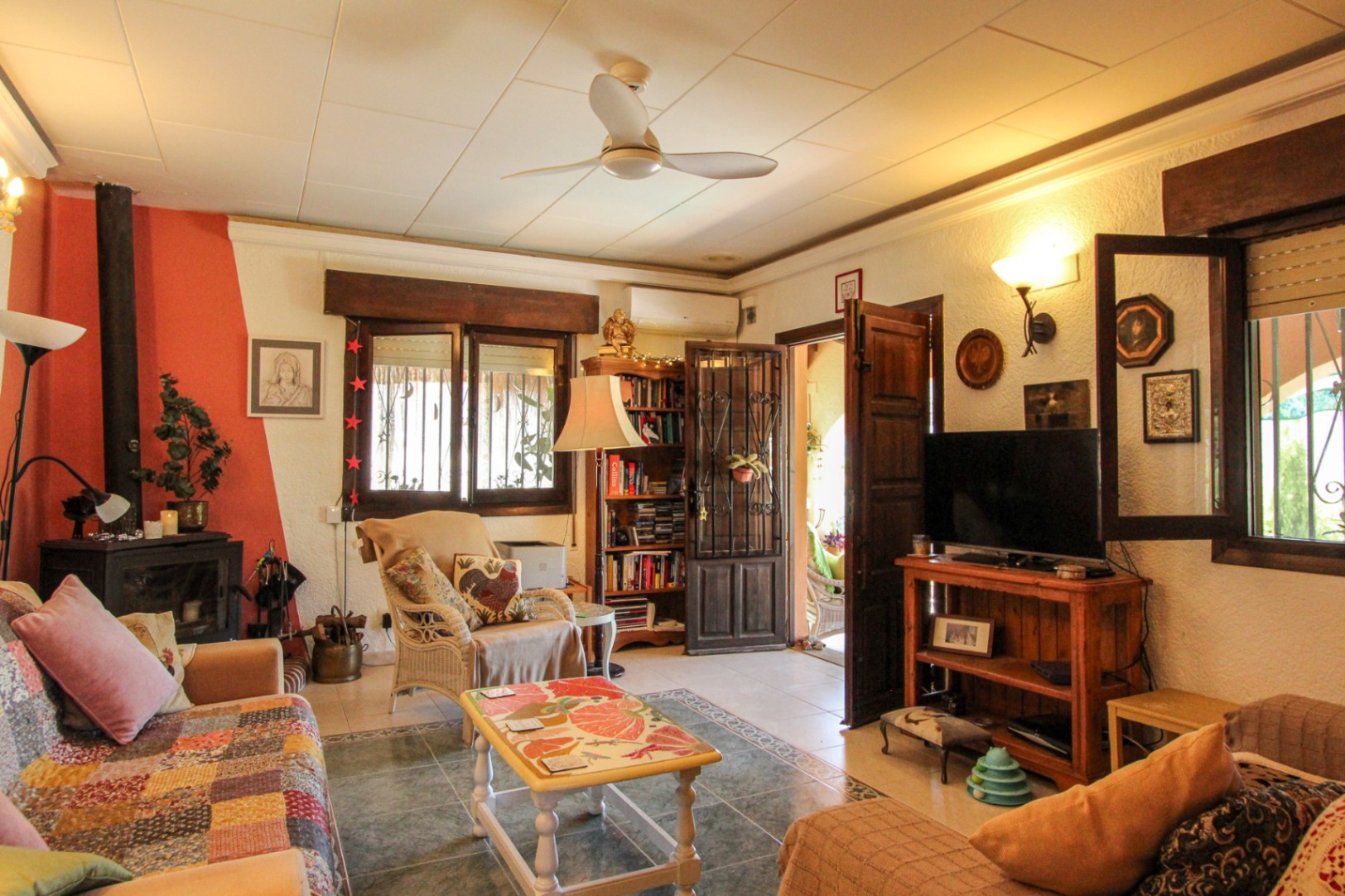 South-Facing Villa for Sale in Alcalalí