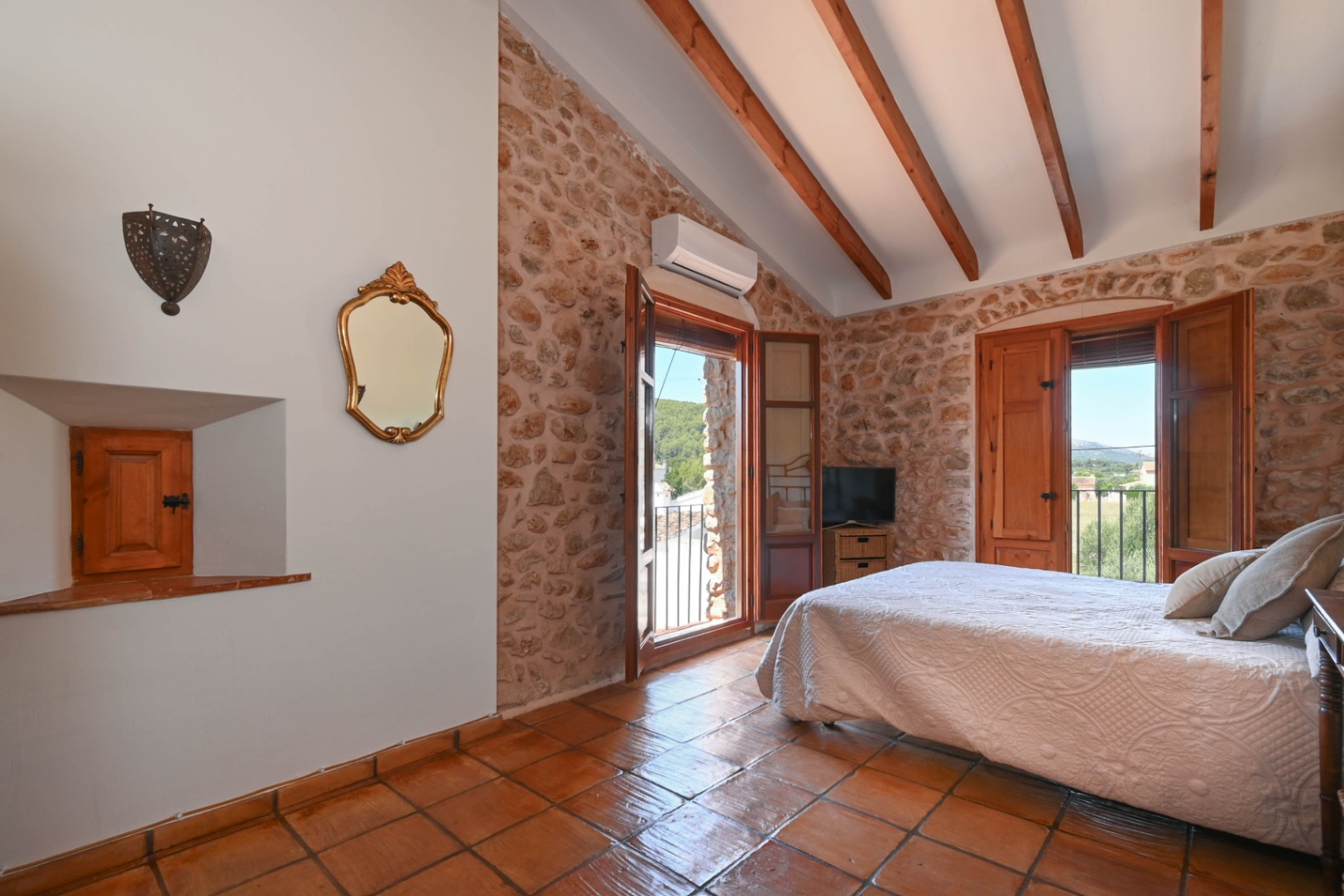 Luxury Traditional Villa for Sale in Jalón/Xaló