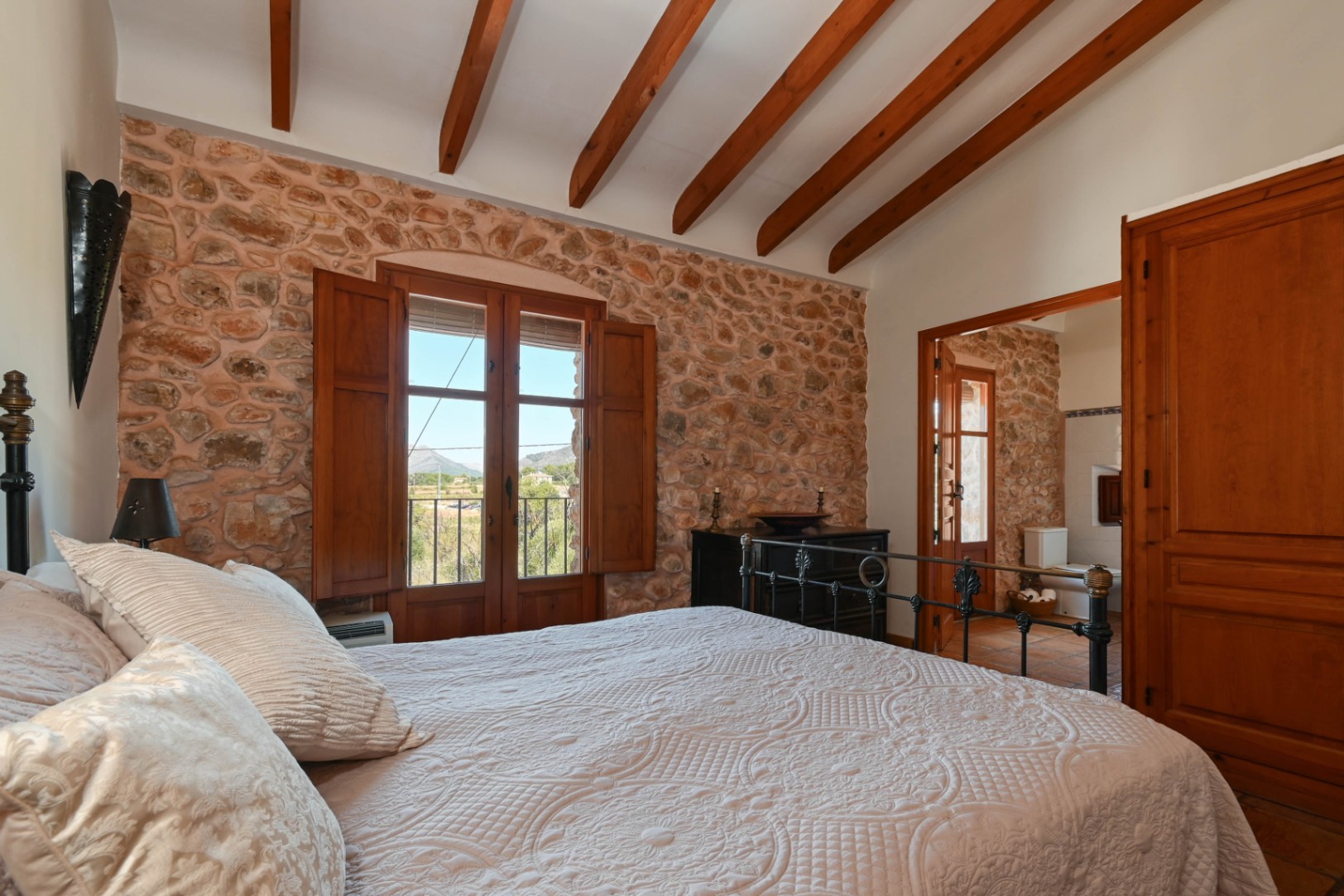 Luxury Traditional Villa for Sale in Jalón/Xaló