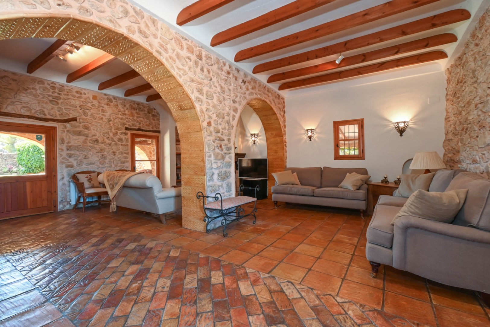 Luxury Traditional Villa for Sale in Jalón/Xaló