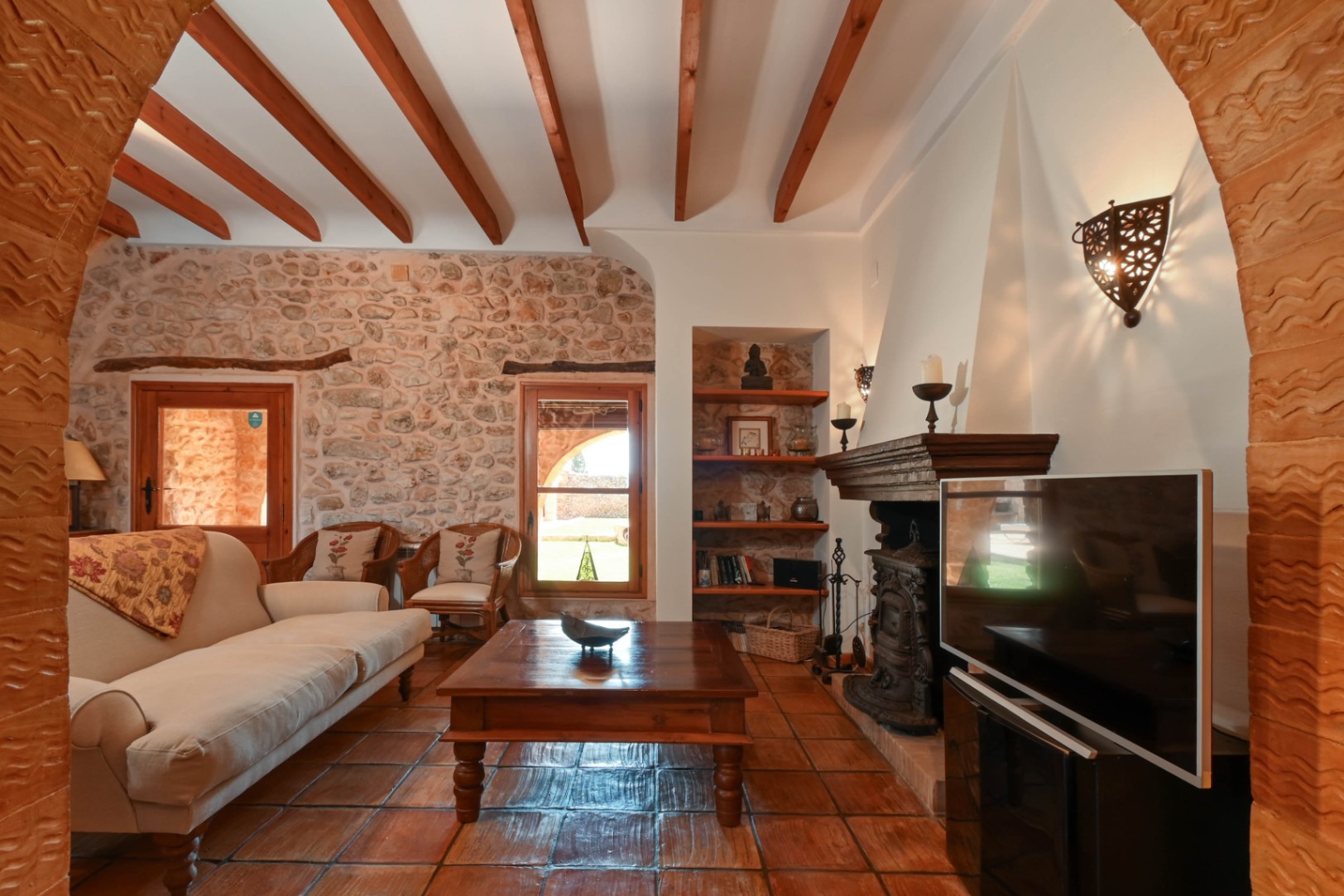 Luxury Traditional Villa for Sale in Jalón/Xaló