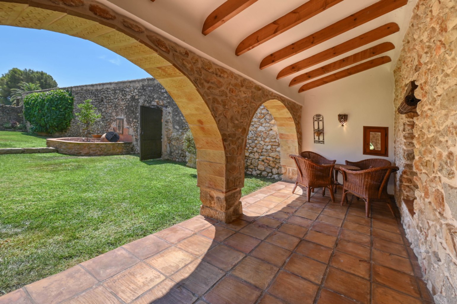 Luxury Traditional Villa for Sale in Jalón/Xaló
