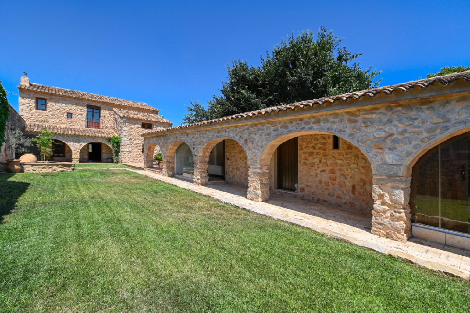 Luxury Traditional Villa for Sale in Jalón/Xaló