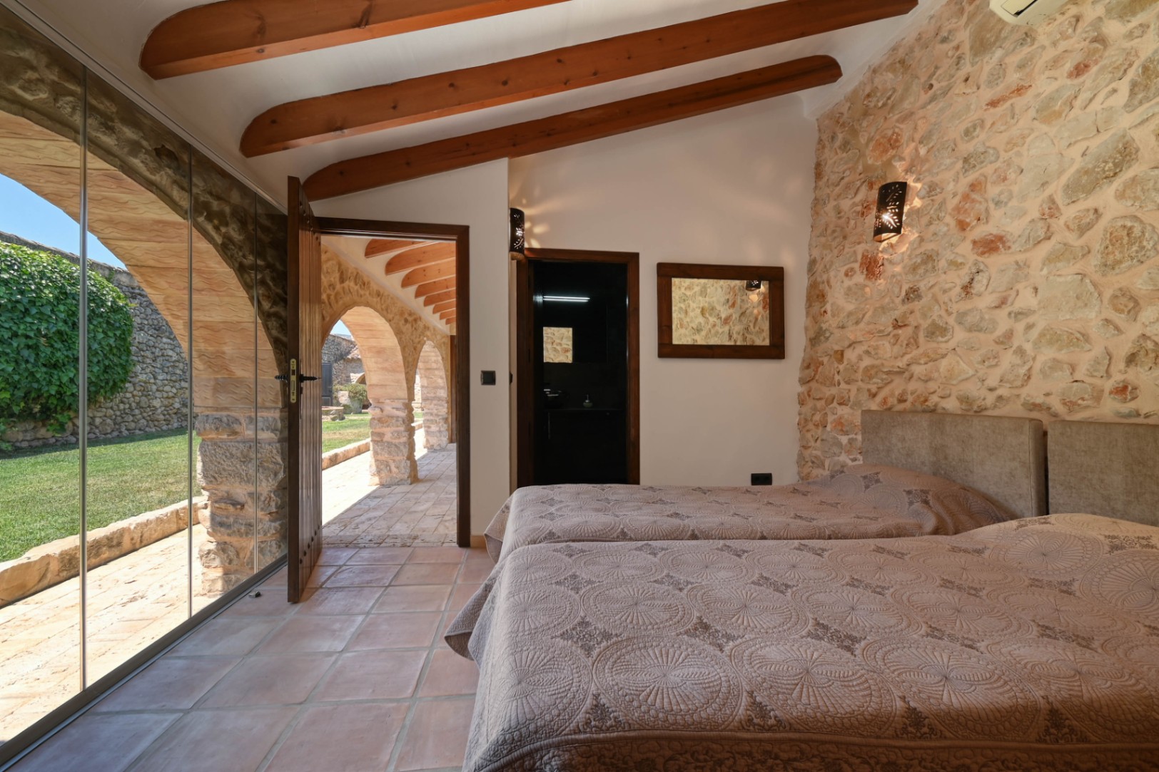 Luxury Traditional Villa for Sale in Jalón/Xaló