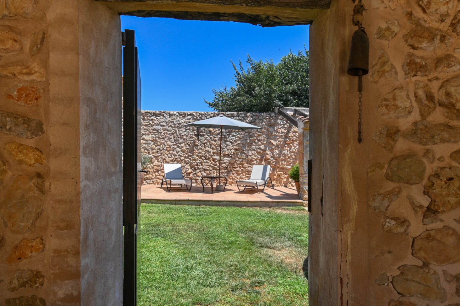 Luxury Traditional Villa for Sale in Jalón/Xaló