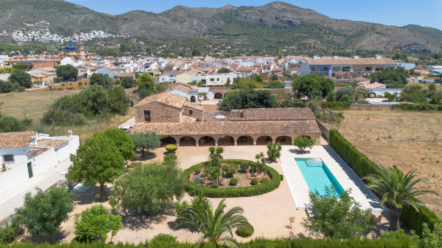 Luxury Traditional Villa for Sale in Jalón/Xaló