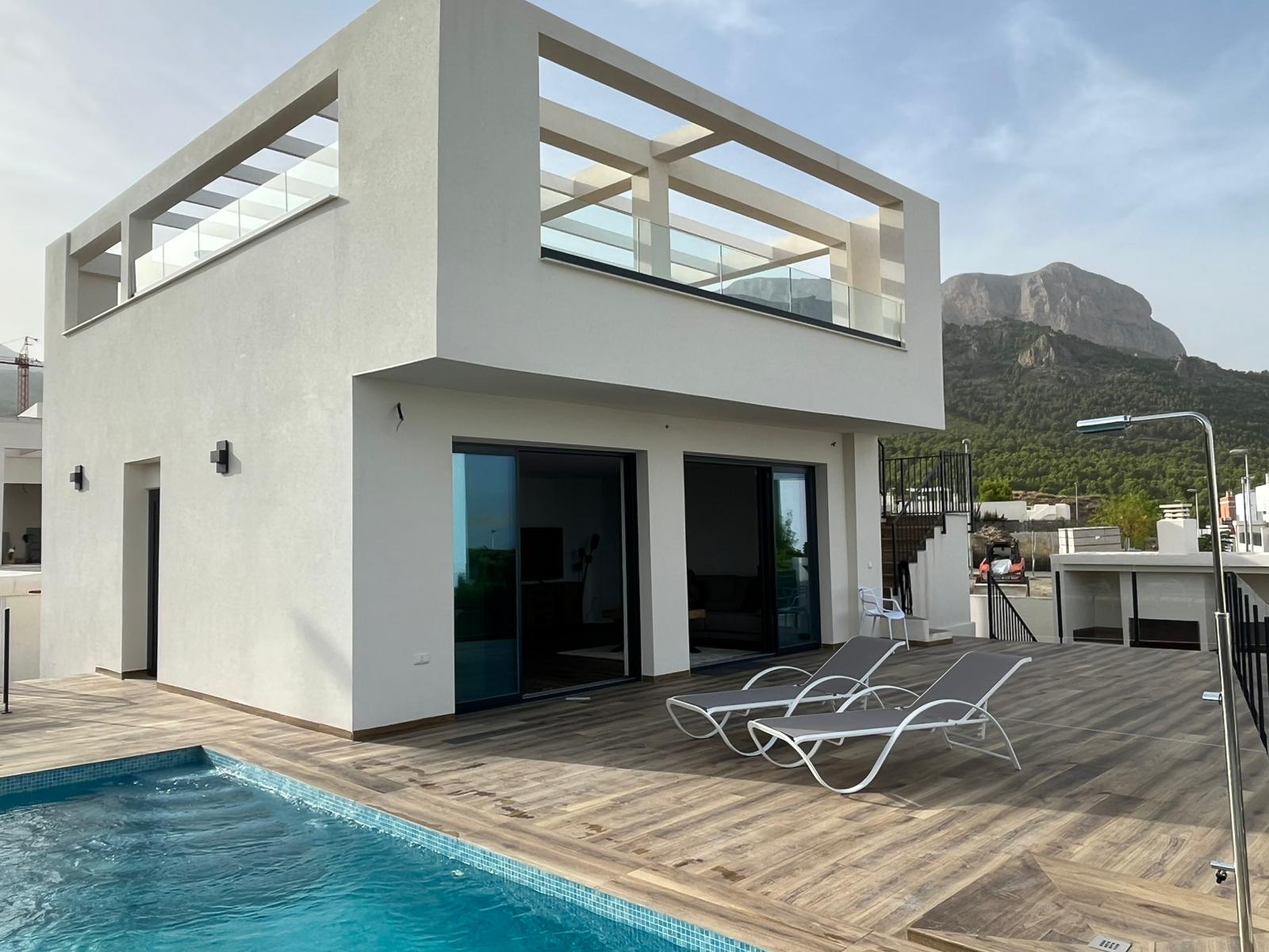 Modern villa for sale with 5 bedrooms in Polop, Alicante.