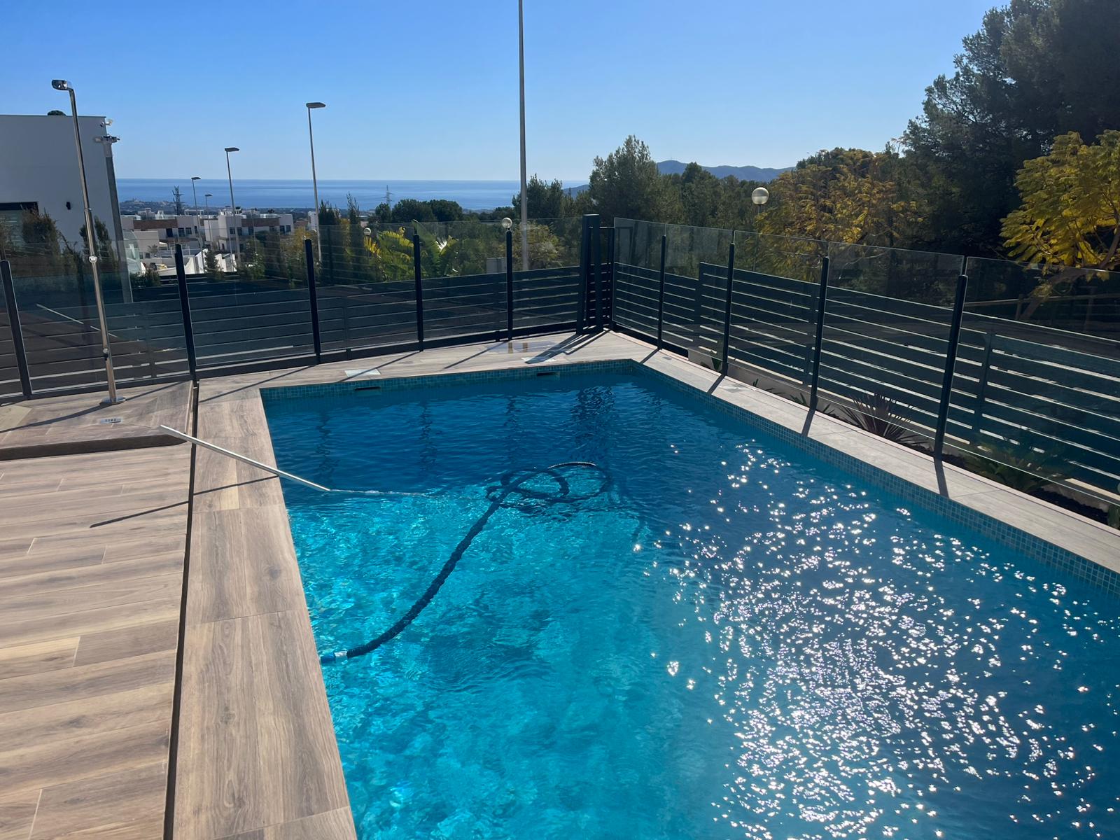 Modern villa for sale with 5 bedrooms in Polop, Alicante.