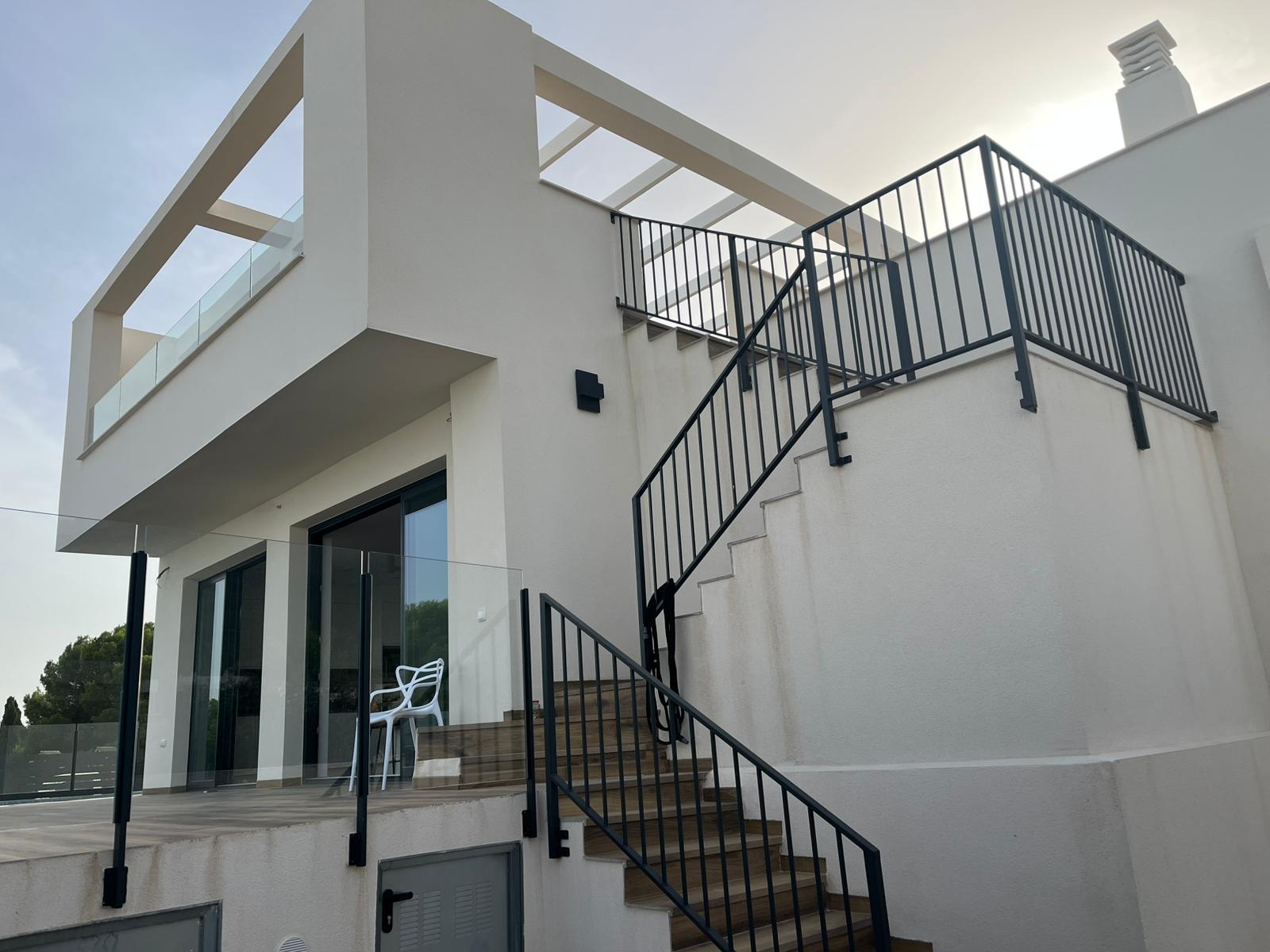Modern villa for sale with 5 bedrooms in Polop, Alicante.