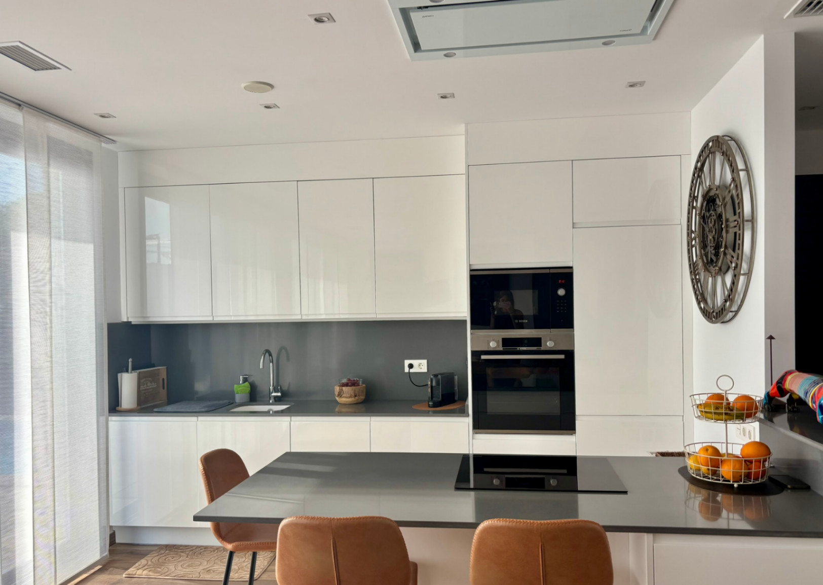 Modern villa for sale with 5 bedrooms in Polop, Alicante.