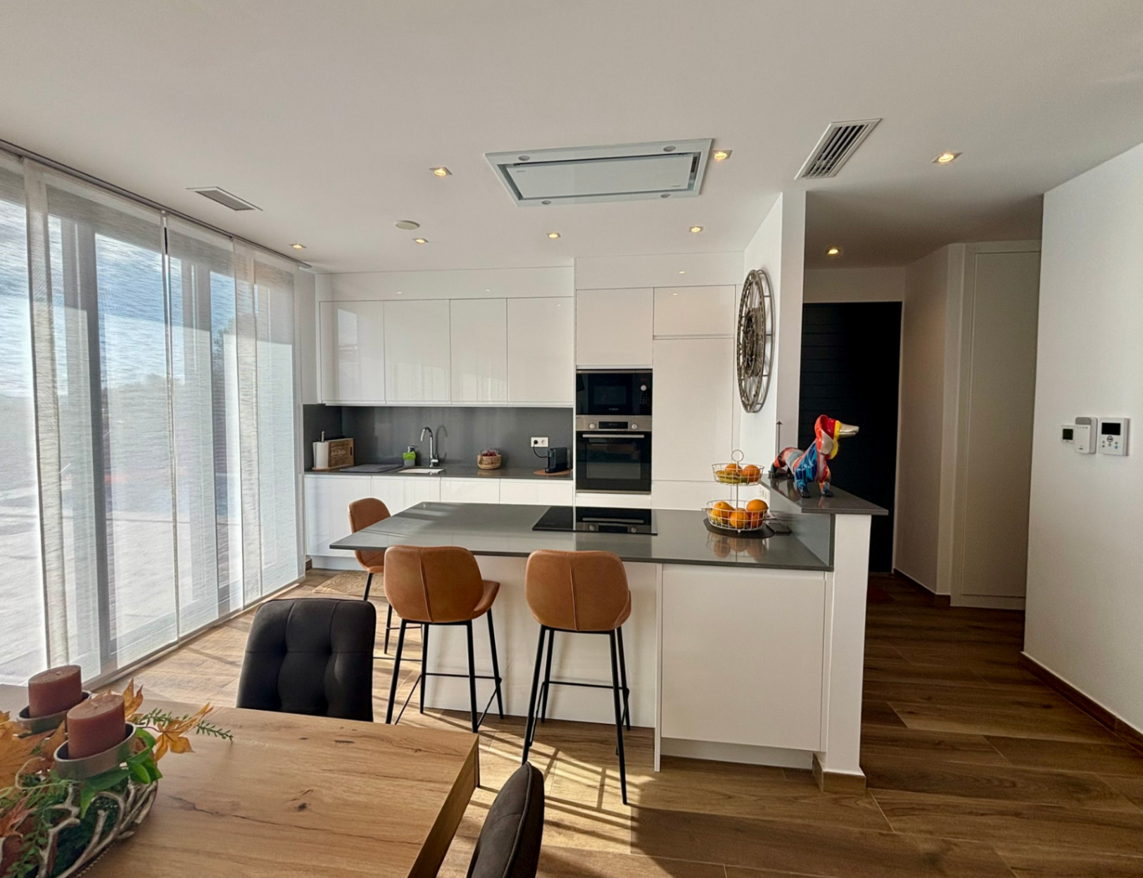 Modern villa for sale with 5 bedrooms in Polop, Alicante.