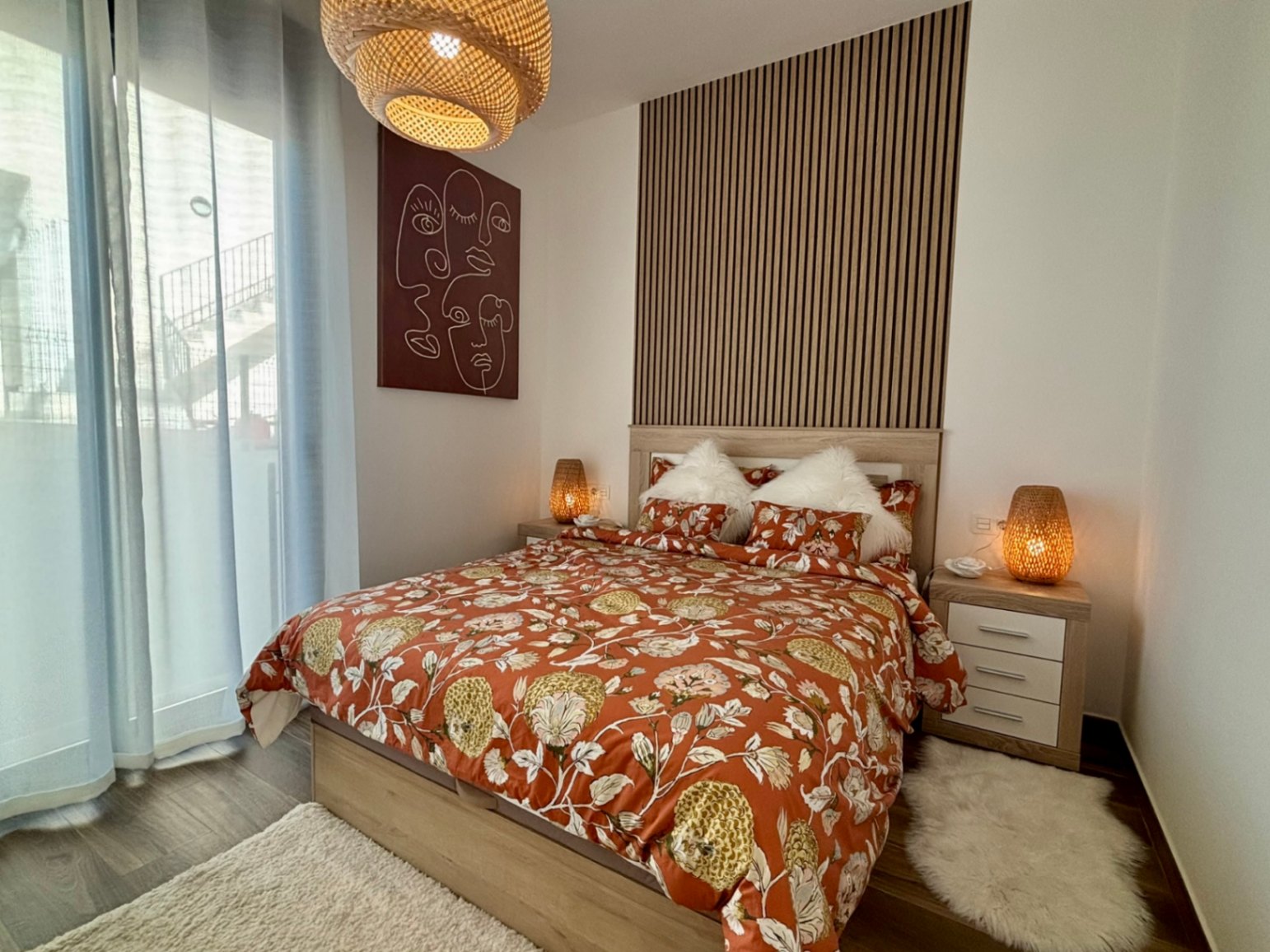 Modern villa for sale with 5 bedrooms in Polop, Alicante.