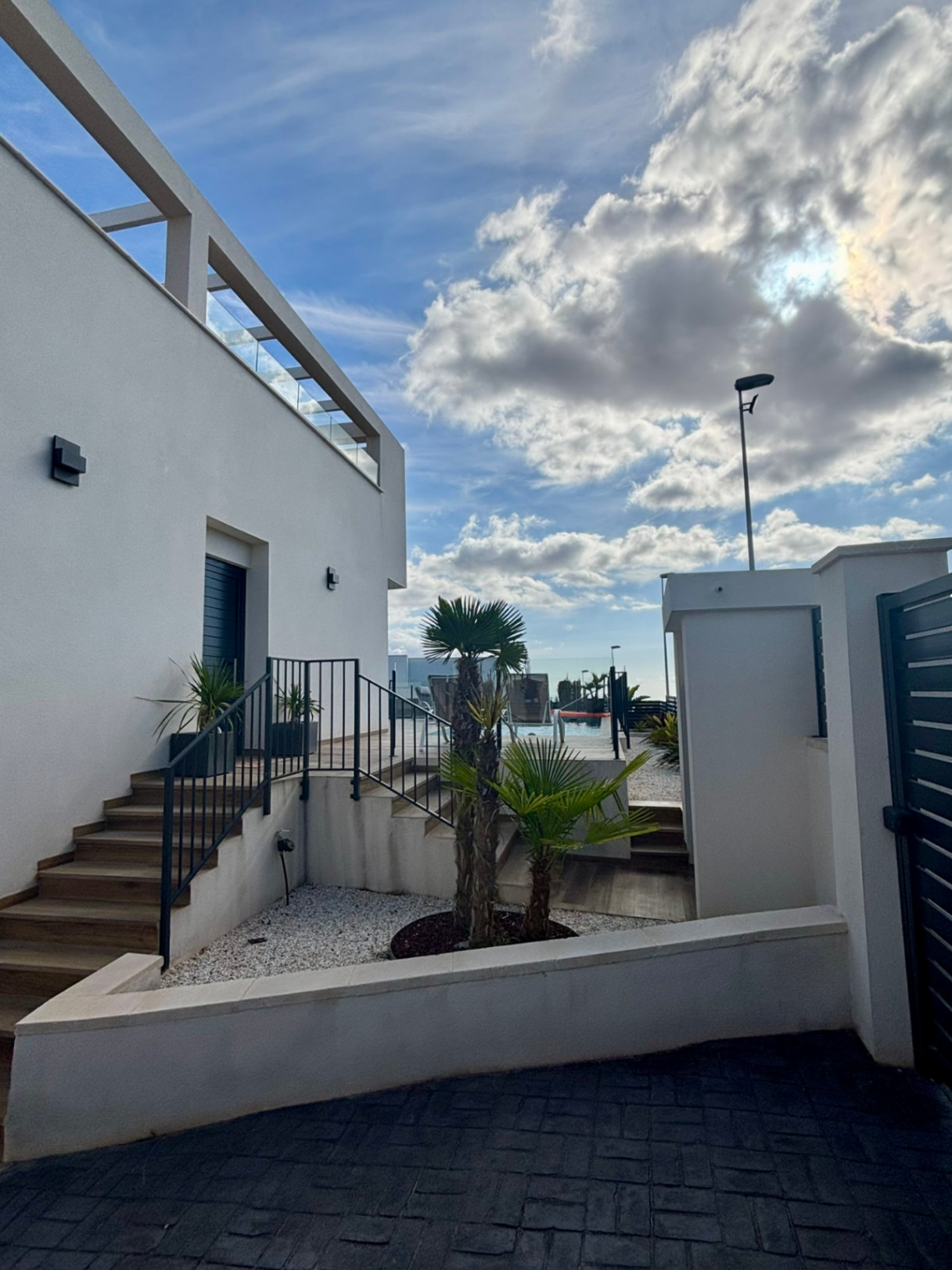 Modern villa for sale with 5 bedrooms in Polop, Alicante.