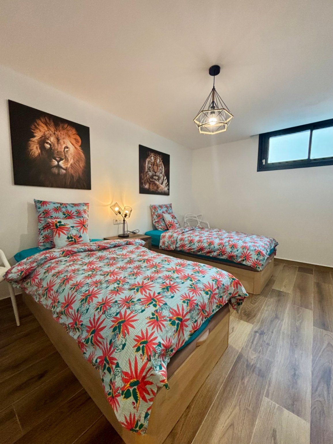 Modern villa for sale with 5 bedrooms in Polop, Alicante.