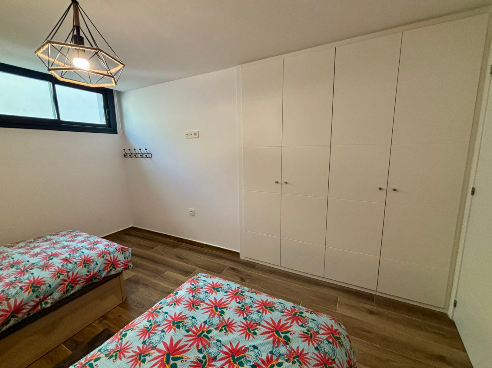 Modern villa for sale with 5 bedrooms in Polop, Alicante.
