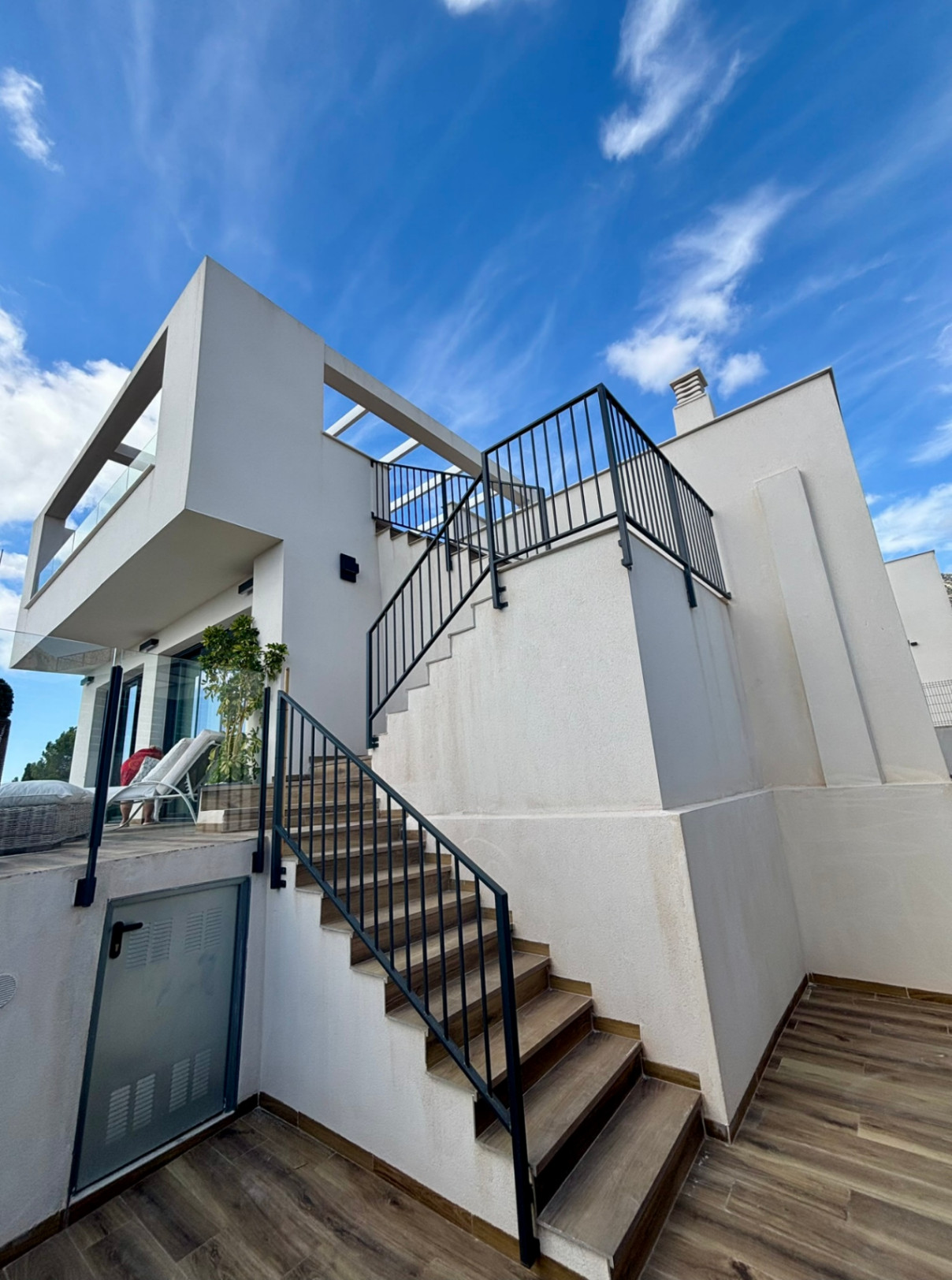 Modern villa for sale with 5 bedrooms in Polop, Alicante.