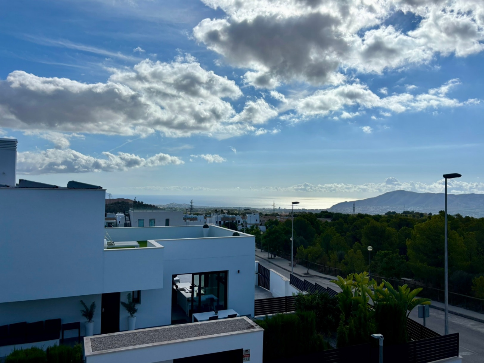 Modern villa for sale with 5 bedrooms in Polop, Alicante.