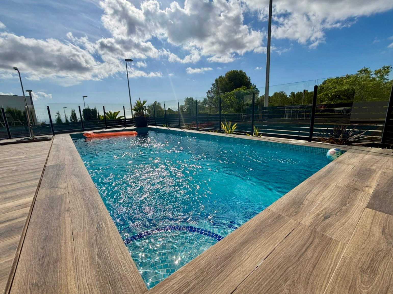 Modern villa for sale with 5 bedrooms in Polop, Alicante.