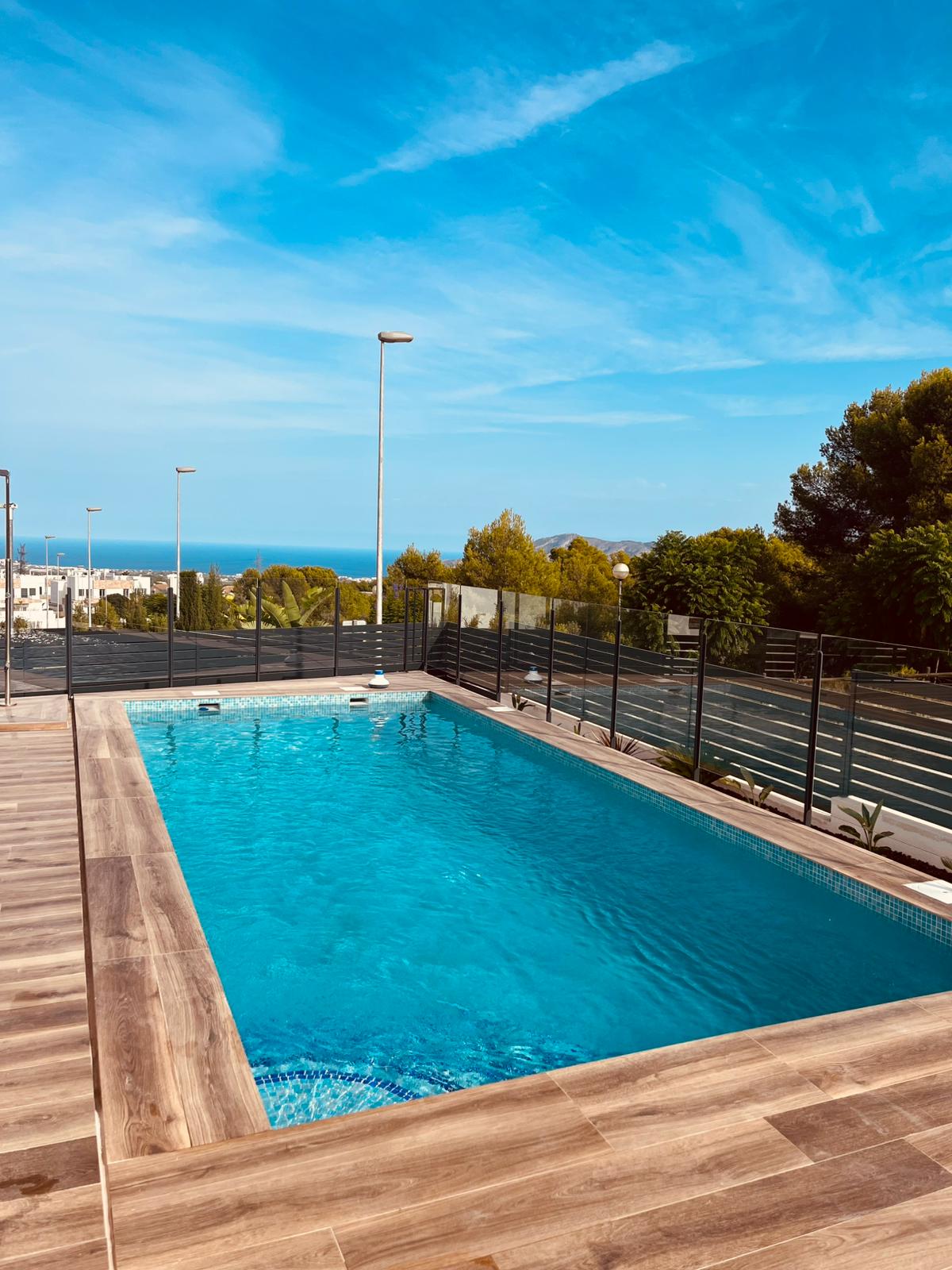 Modern villa for sale with 5 bedrooms in Polop, Alicante.