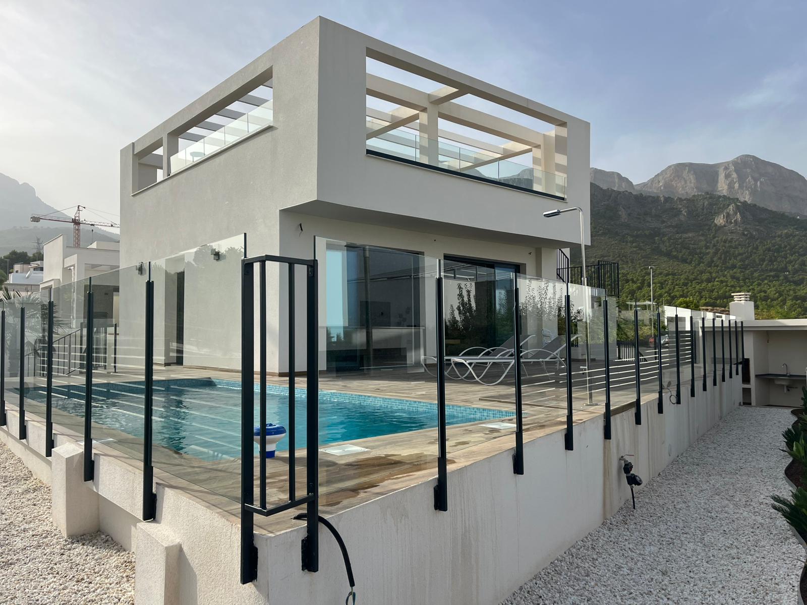 Modern villa for sale with 5 bedrooms in Polop, Alicante.