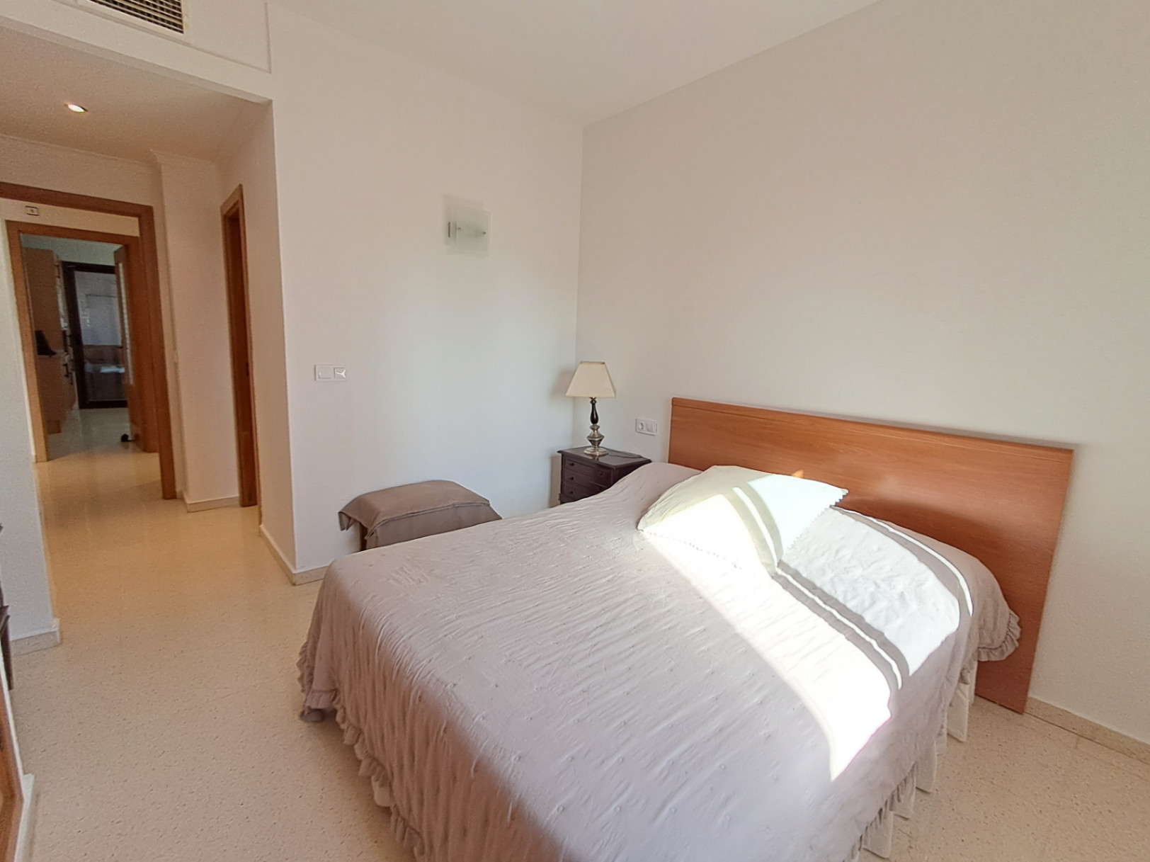 Na sprzedaż apartament z 3 sypialniami i spektakularnym widokiem na plażę Poniente w Benidormie