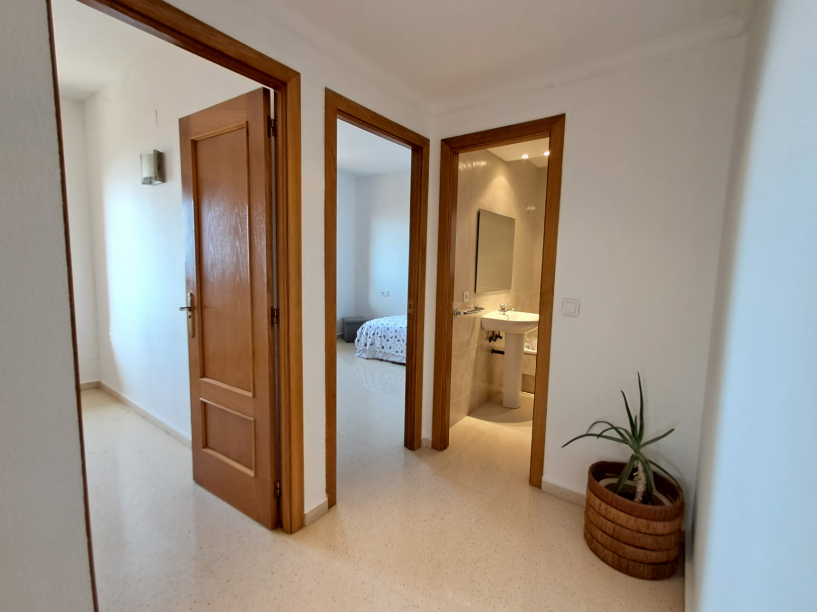 Na sprzedaż apartament z 3 sypialniami i spektakularnym widokiem na plażę Poniente w Benidormie