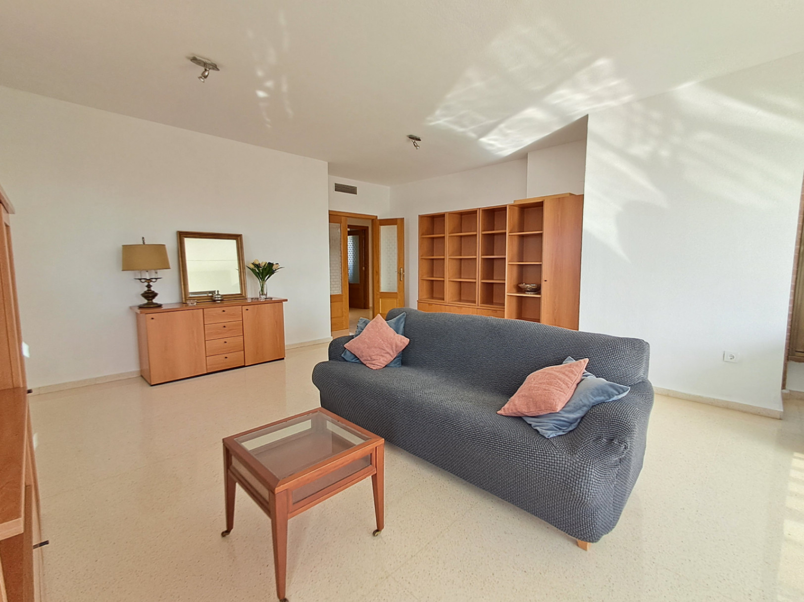 Na sprzedaż apartament z 3 sypialniami i spektakularnym widokiem na plażę Poniente w Benidormie